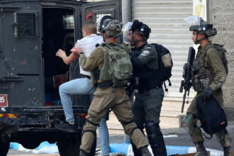 الاحتلال يعتقل 21 فلسطينيا في الضفة الغربية  الاحتلال يعتقل 21 فلسطينيا في الضفة الغربية