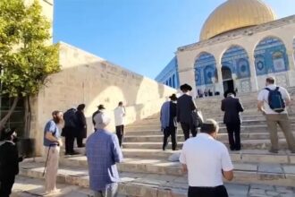 مداهمات في مناطق مختلفة بالضفة الغربية ومستوطنون يقتحمون الأقصى  مداهمات في مناطق مختلفة بالضفة الغربية ومستوطنون يقتحمون الأقصى