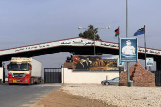 لجنة النقل الأردنية – السورية تبحث معالجة تحديات حركة العبور بين البلدين لجنة النقل الأردنية – السورية تبحث معالجة تحديات حركة العبور بين البلدين