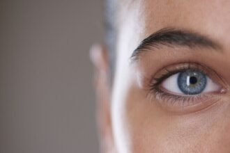 فحص بسيط للعين يتنبأ بأمراض القلب والتقدم في العمر فحص بسيط للعين يتنبأ بأمراض القلب والتقدم في العمر