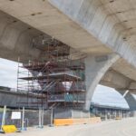 رئيس الوزراء: ننجز دراسات لإنشاء جسر علوي يصل شمال عمان بجنوبها