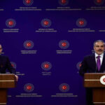 وزير الخارجية يبحث مع نظيره التركي جهود إيصال المساعدات الإنسانية إلى غزة