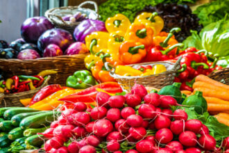 2698 طنا من الخضار ترد للسوق المركزي اليوم 2698 طنا من الخضار ترد للسوق المركزي اليوم