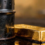 أسعار النفط تحافظ على معظم مكاسبها والذهب يرتفع عالميا