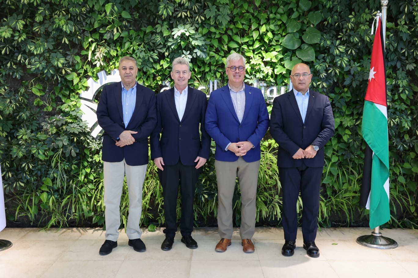 السفيران الكندي والأسترالي يزوران شركة البوتاس العربية في غور الصافي ويطلّعان على استراتيجيتها التوسعية ودورها في سوق الأسمدة العالمي السفيران الكندي والأسترالي يزوران شركة البوتاس العربية في غور الصافي ويطلّعان على استراتيجيتها التوسعية ودورها في سوق الأسمدة العالمي