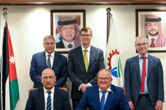 “البوتاس العربية” توقّع اتفاقية الخدمات الهندسية لمصنع البلورة الباردة الثالث مع شركة “سي إي سي” الألمانية ضمن مشروع التوسعة الجنوبية “البوتاس العربية” توقّع اتفاقية الخدمات الهندسية لمصنع البلورة الباردة الثالث مع شركة “سي إي سي” الألمانية ضمن مشروع التوسعة الجنوبية