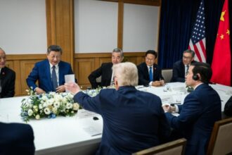 ترمب يُبدد التكهنات: لا نية لضرب فنزويلا ! ترمب يُبدد التكهنات: لا نية لضرب فنزويلا !