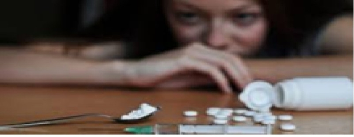 «مدمن» يقتل «زوجته الحامل» ويطلق النار على «والدته» وأقاربه