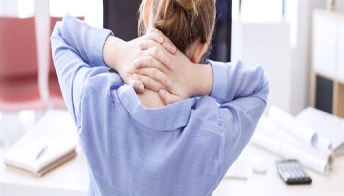 جراح متخصص يحذر من وضعيات قاتلة تدمّر العمود الفقري