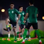 منتخب الناشئين يصل قطر استعداداً لمواجهة النمسا في كأس العالم