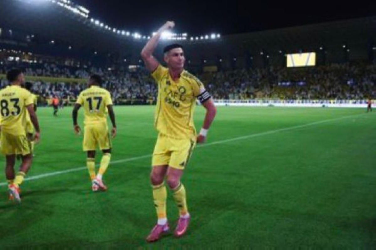 كريستيانو والعقال السعودي.. لحظة الزي بالعالمية..