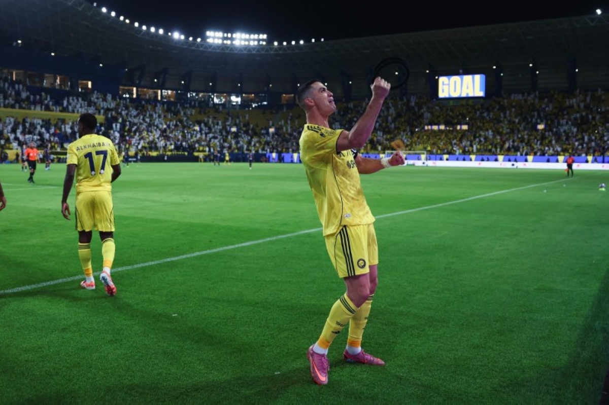 «العمر مجرد رقم».. رونالدو خامس عظماء الدوري السعودي