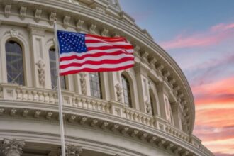 ارموه قبل فوات الأوان.. تحذير أمريكي من خوخ كاليفورنيا الملوث بالليستيريا