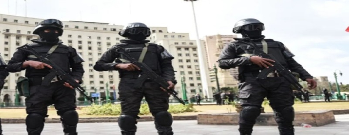 «بلطجة وجحيم يومي».. مصرية تستغيث لإنقاذ والدتها وشقيقتها «بلطجة وجحيم يومي».. مصرية تستغيث لإنقاذ والدتها وشقيقتها