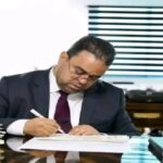 حرمان الطلاب من الكتب يلقي وزيراً ليبياً خلف القضبان