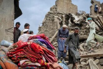 مقتل 20 شخصاً وإصابة أكثر من 320 في زلزال بأفغانستان