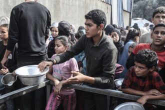 لا ماء ولا غذاء.. مليون طفل يواجهون خطر الموت في غزة