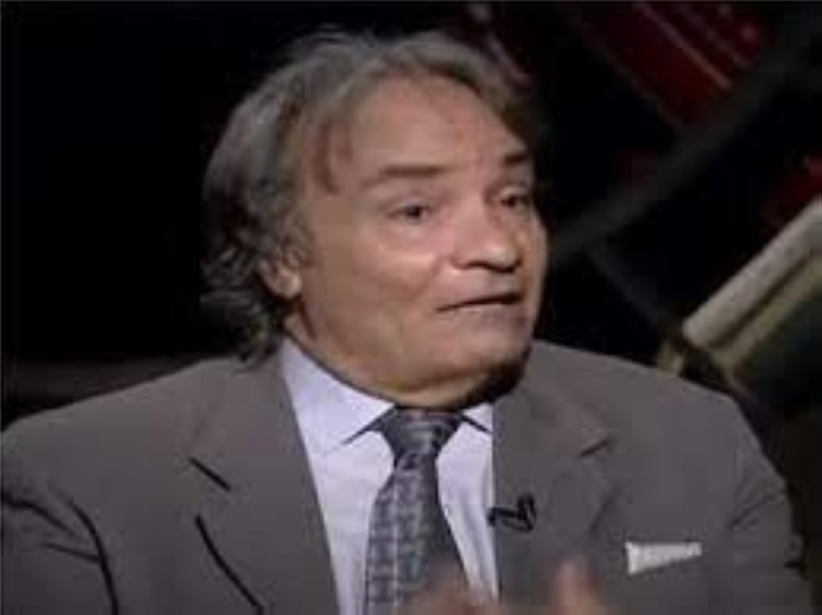 أزمة صحية طارئة تنقل حمدي الوزير إلى المستشفى أزمة صحية طارئة تنقل حمدي الوزير إلى المستشفى