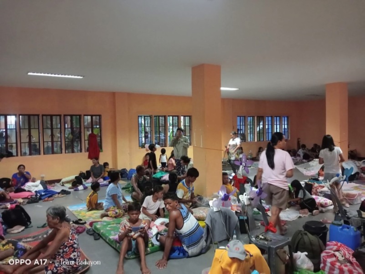 رياح مدمرة وأمواج عملاقة.. إعصار «تينو» يهدد 20 مليون فلبيني رياح مدمرة وأمواج عملاقة.. إعصار «تينو» يهدد 20 مليون فلبيني