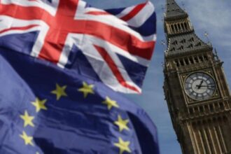 بسبب الأمراض المزمنة.. تقرير يحذر من فقدان بريطانيا 600 ألف موظف