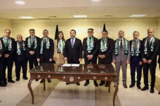 الشيباني يأمر باستيعاب دبلوماسيين منشقين عن الأسد