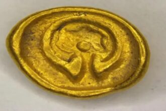 اكتشاف عملة ذهبية تعود إلى 2200 عام بألمانيا