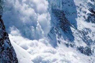 انهيار جليدي يودي بحياة 7 متسلقين