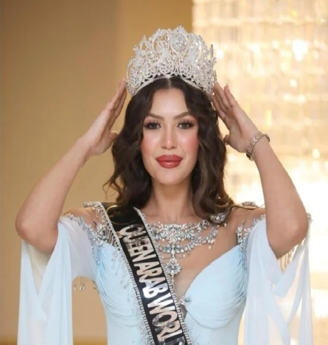 مغربية تتوّج بلقب ملكة جمال العرب للقارات 2025