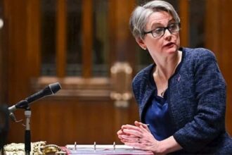 وزيرة الخارجية البريطانية: قدمنا خطة لتفكيك سلاح حماس