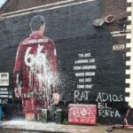 «وداعاً أيها الفأر»… جماهير ليفربول تشوّه جدارية أرنولد