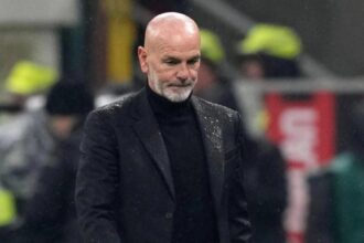 فيورنتينا يُقيل بيولي بعد انطلاقة كارثية