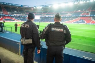 فضيحة في باريس.. بايرن ميونيخ يتهم الشرطة الفرنسية بإهانة جماهيره