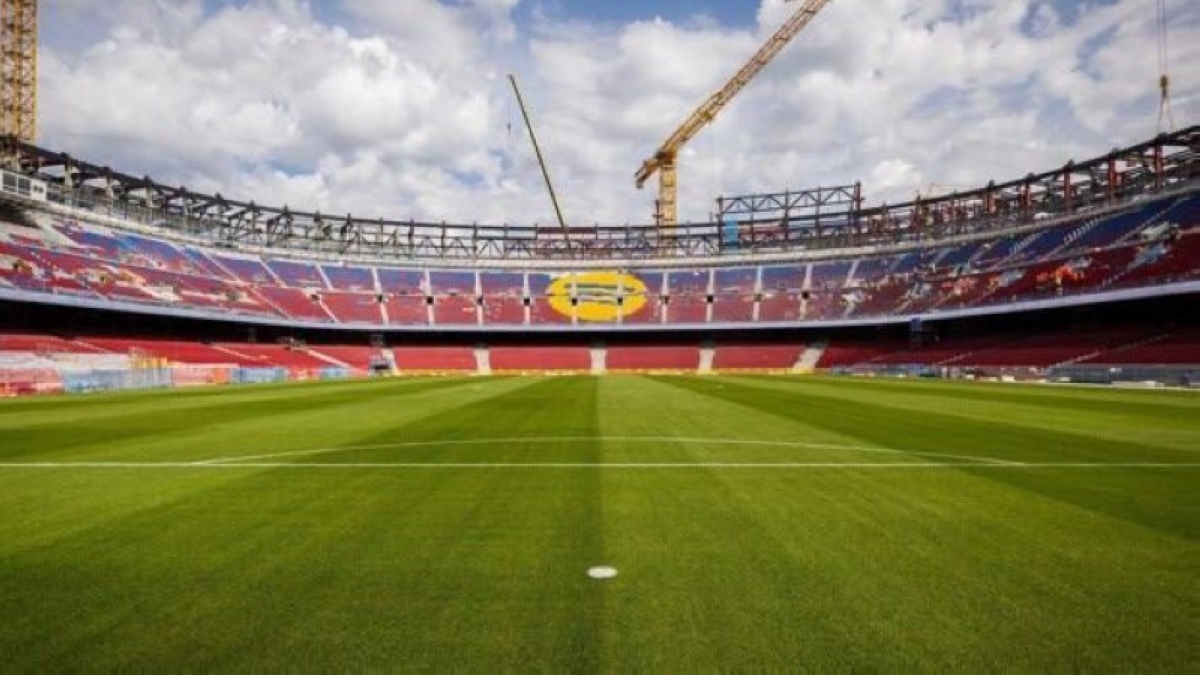 احتجاجات تهدد عودة برشلونة إلى ملعبه