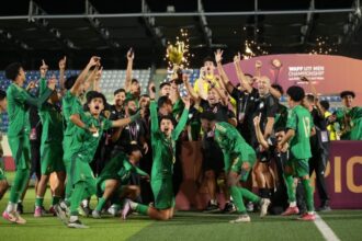 «أخضر 16».. رفع الراس وجاب الكاس