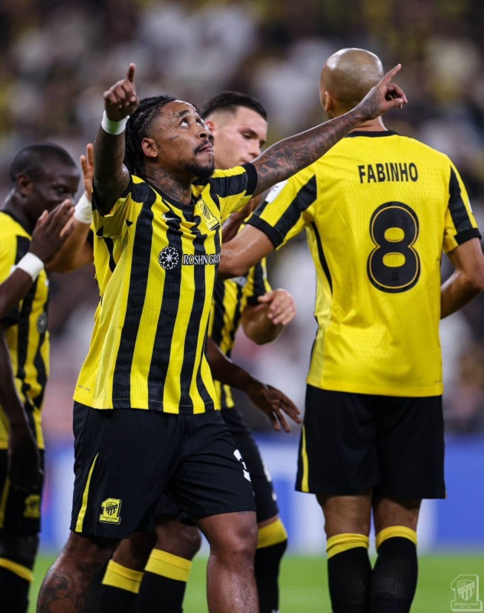 الاتحاد يدكّ شباك الشارقة بالـ 3 الاتحاد يدكّ شباك الشارقة بالـ 3