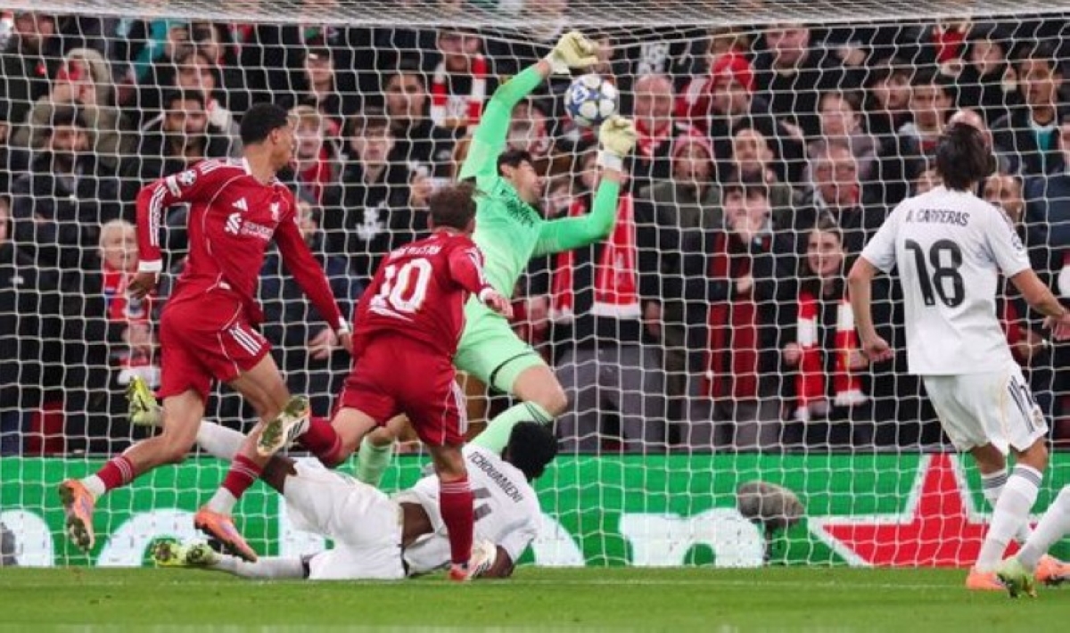 أمام ليفربول.. ريال مدريد يسقط في «جحيم الأنفيلد» أمام ليفربول.. ريال مدريد يسقط في «جحيم الأنفيلد»