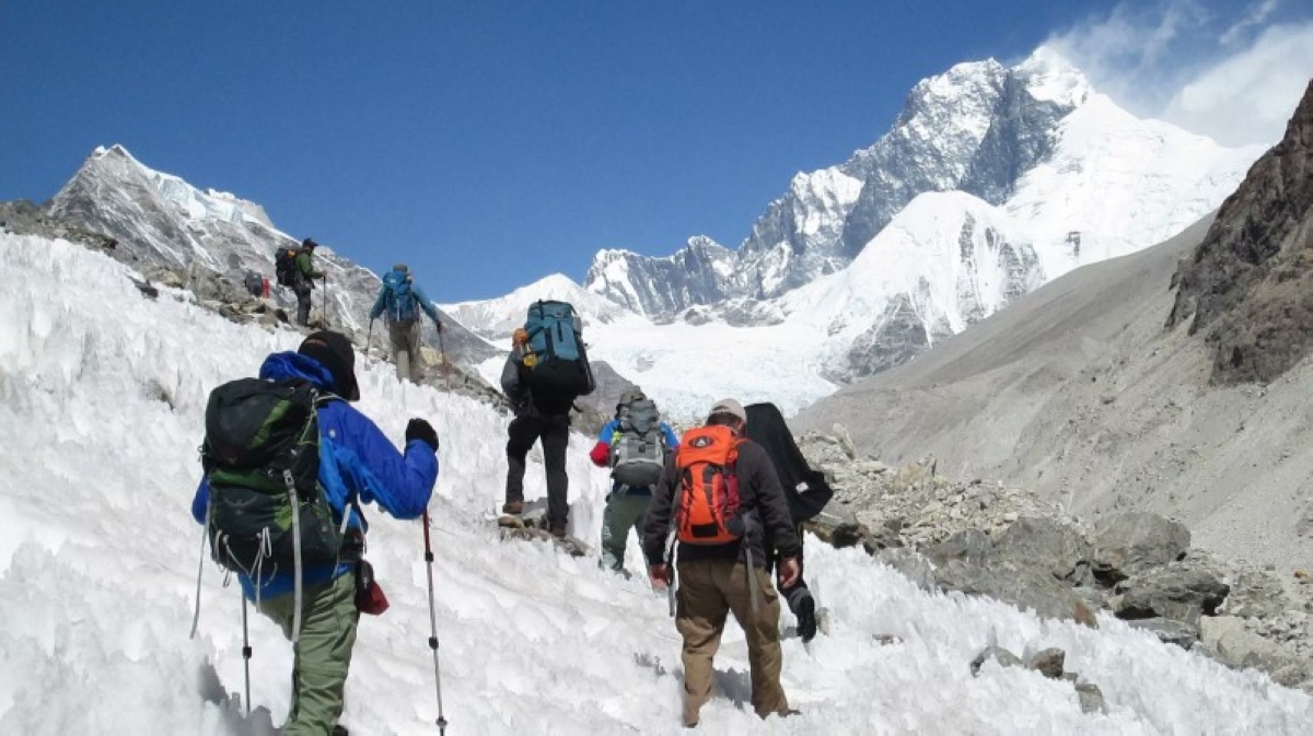 مصرع 7 متسلقين بعد انهيار جليدي في نيبال مصرع 7 متسلقين بعد انهيار جليدي في نيبال