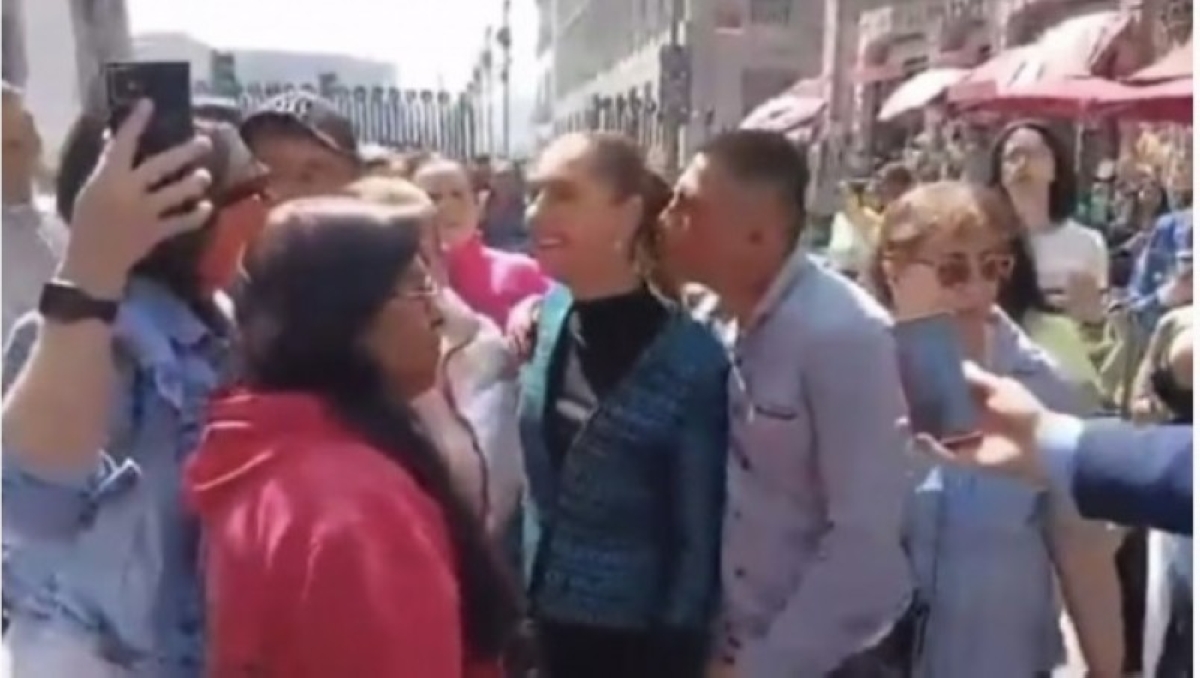 مخمور يحرج رئيسة المكسيك أمام الناس! مخمور يحرج رئيسة المكسيك أمام الناس!