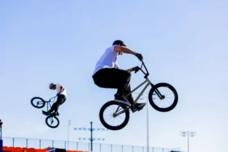 إسبانيا تتوج بذهبية الفرق المختلطة في فئة الترايلز بافتتاح بطولة العالم للدراجات الحضرية بالرياض