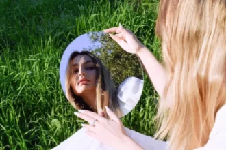 فوائد تقليل الشك الذاتي: