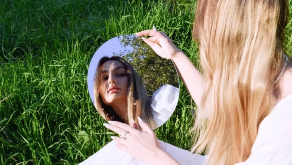 فوائد تقليل الشك الذاتي: