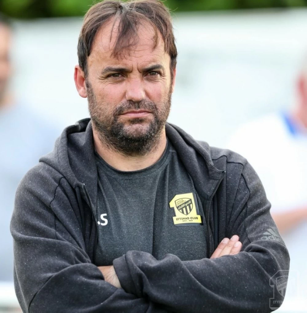 «الوحدة» في الطريق المنحدرة «الوحدة» في الطريق المنحدرة