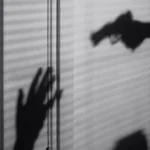 «وكيل لاعبين» يرفع السلاح في وجه لاعب دولي شاب!