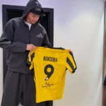 مهاجم ليفربول يتلقى «هدية اتحادية» من بنزيما