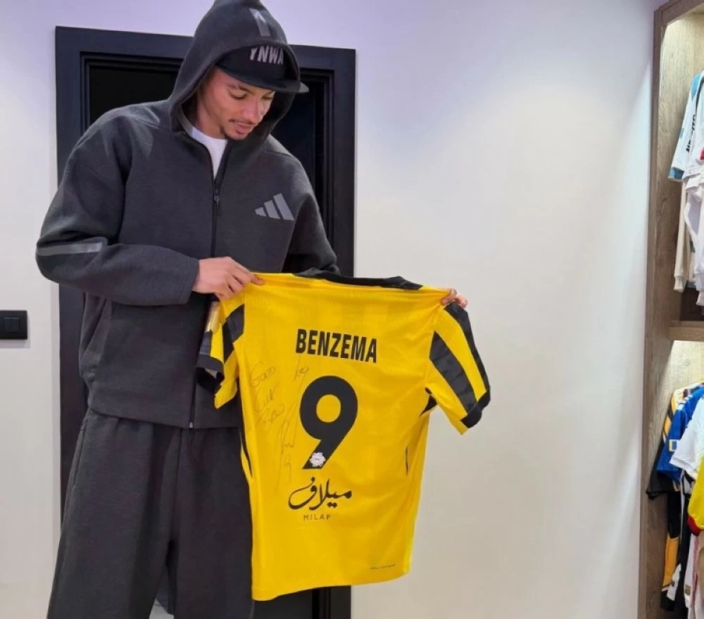 مهاجم ليفربول يتلقى «هدية اتحادية» من بنزيما مهاجم ليفربول يتلقى «هدية اتحادية» من بنزيما