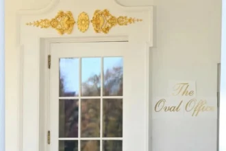 ذهب يكسو البيت الأبيض.. وواشنطن تغلي