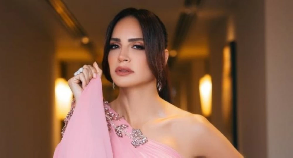 آمال ماهر تتجاهل أنباء زواجها وتروج لأغنيتها الجديدة «خذلني» آمال ماهر تتجاهل أنباء زواجها وتروج لأغنيتها الجديدة «خذلني»