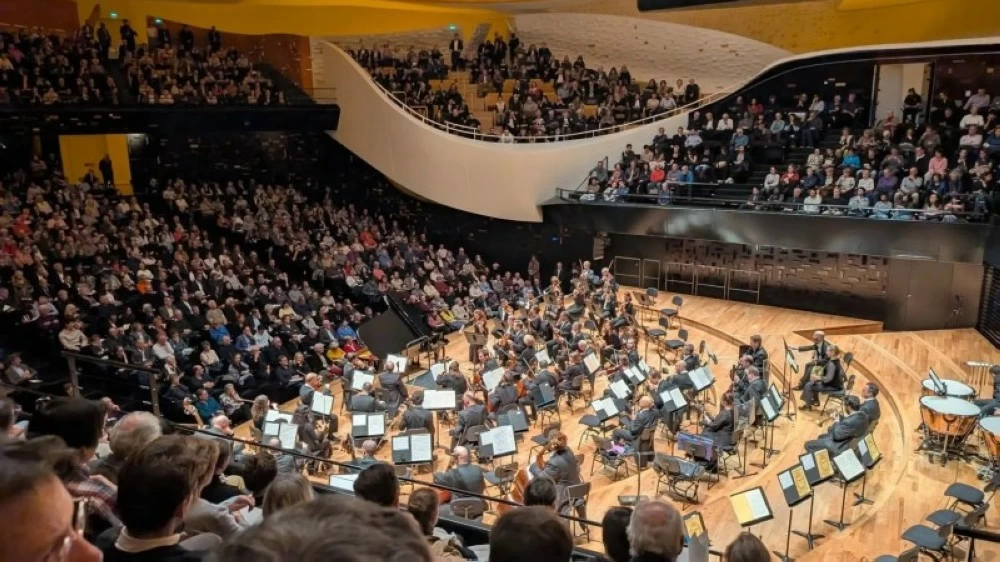 «القنابل» توقف حفلاً إسرائيلياً في باريس «القنابل» توقف حفلاً إسرائيلياً في باريس