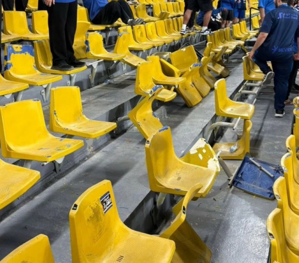 عبث المدرجات يهدد استثمار الملاعب.. أين لائحة النظام !؟ عبث المدرجات يهدد استثمار الملاعب.. أين لائحة النظام !؟