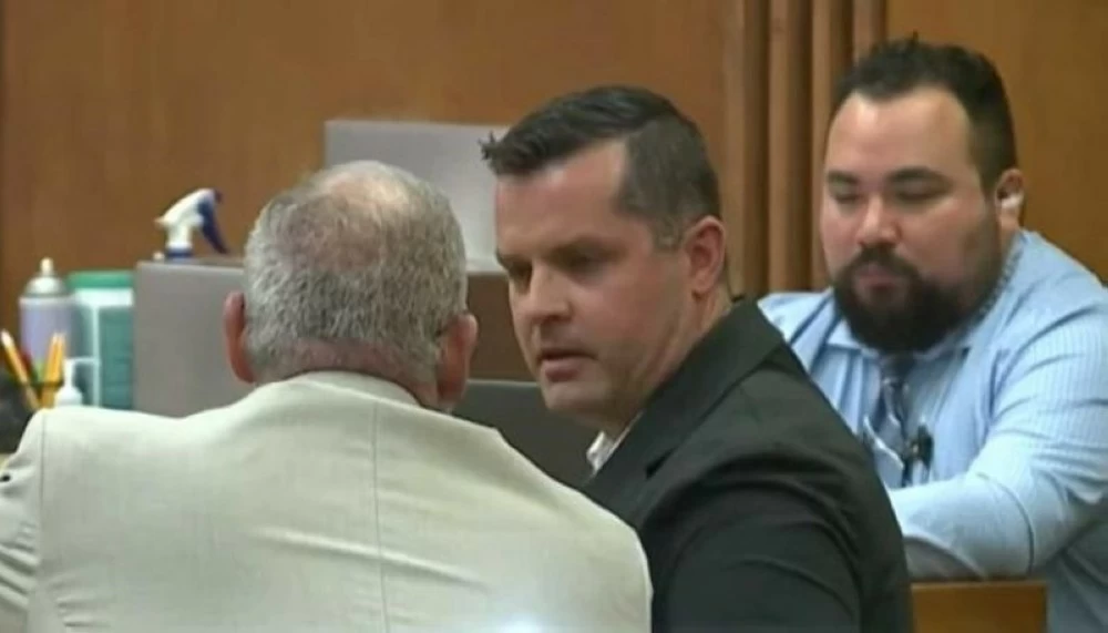 في انتظار العدالة.. أصدر حكمه بنفسه ! في انتظار العدالة.. أصدر حكمه بنفسه !